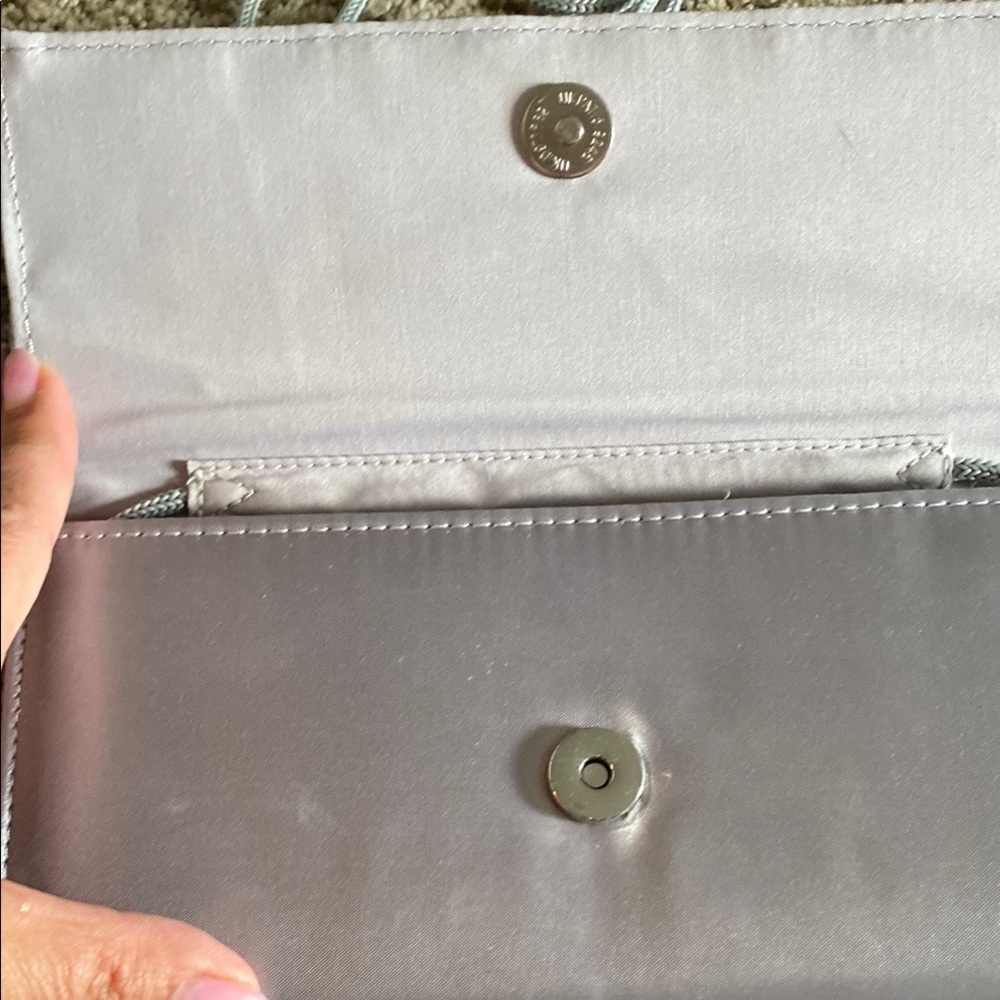 Elegant Silver Evening Clutch - Picture 4 of 6